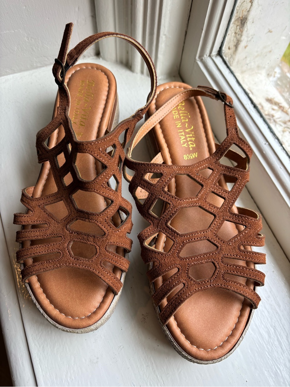 Bella Vita Laser cut Sandals